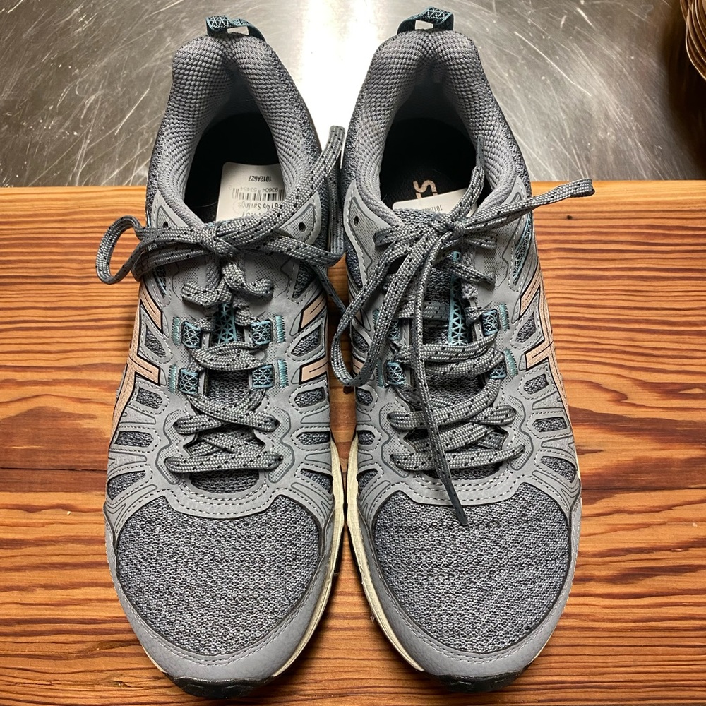 NWT Never worn Asics sneakers